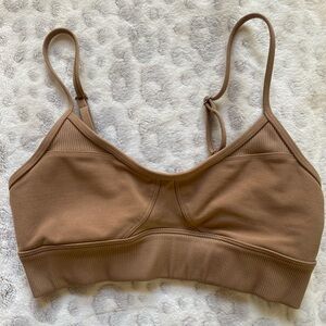 alo alosoft head start bra (toasted almond)